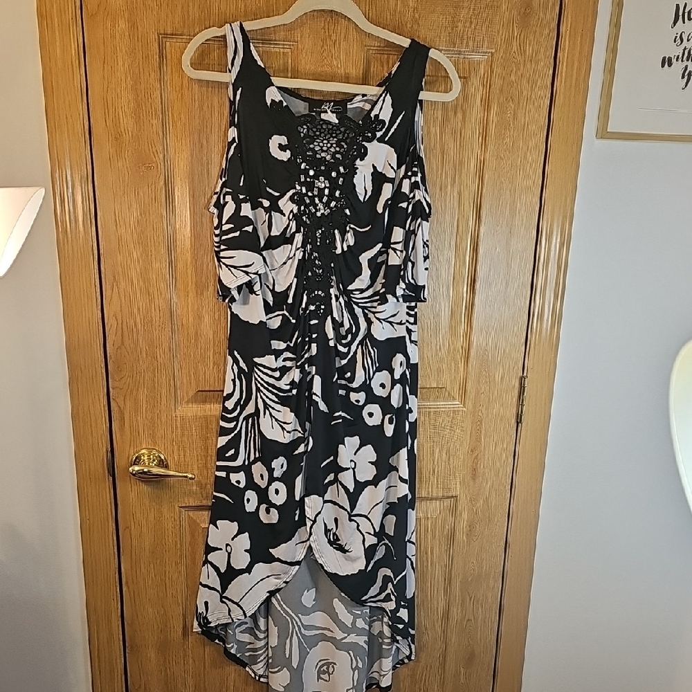 Midnight Velvet Black and White Floral Tunic